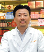 相談員　不二薬局　薬剤師・針灸師　藤巻健司
