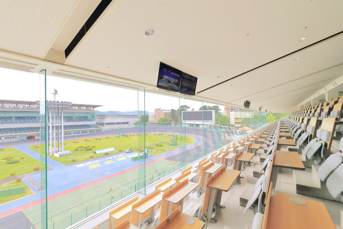 ゆったりとレースを観戦したい方におすすめの「特別観覧席」500円/3000円